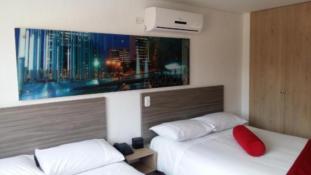 Hotel Med 70 Medellin Luaran gambar