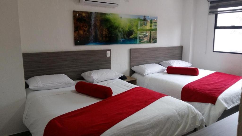 Hotel Med 70 Medellin Luaran gambar